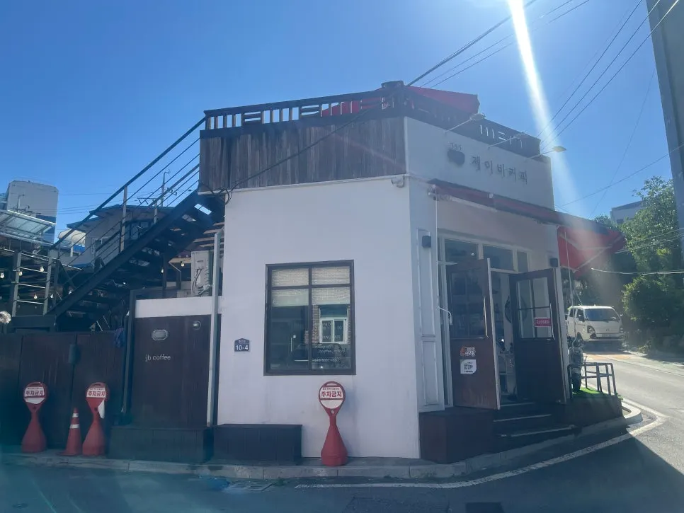 Exterior of JB Coffee in Danyang