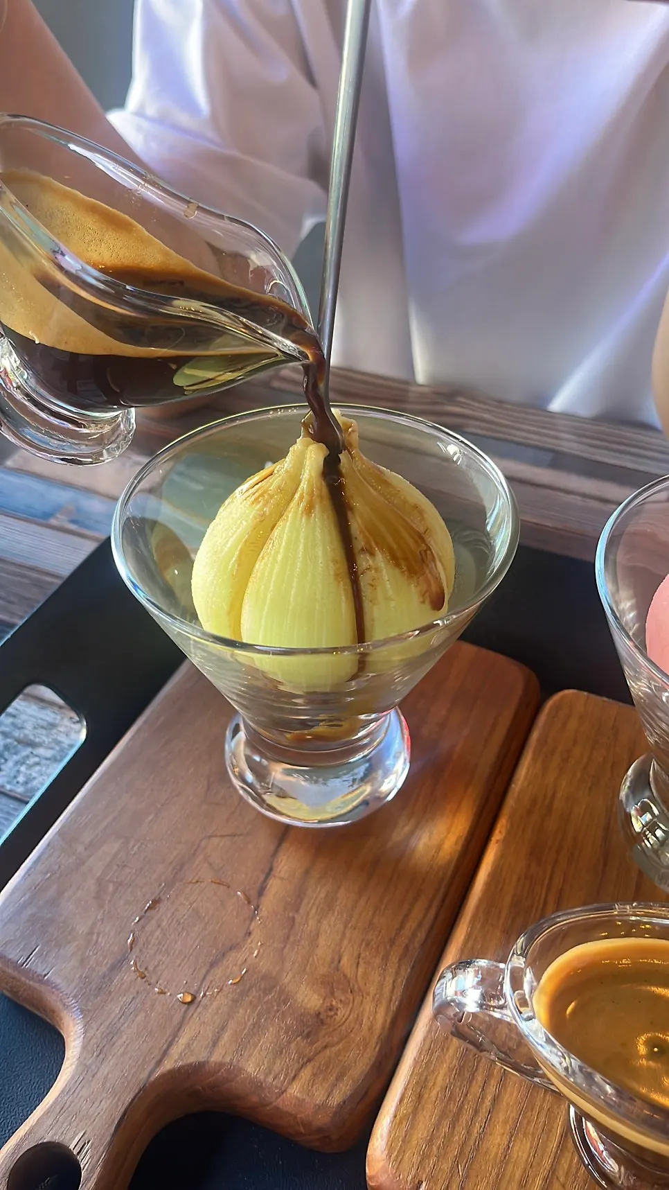 Garlic-shaped bingsu pulled apart one clove at a time