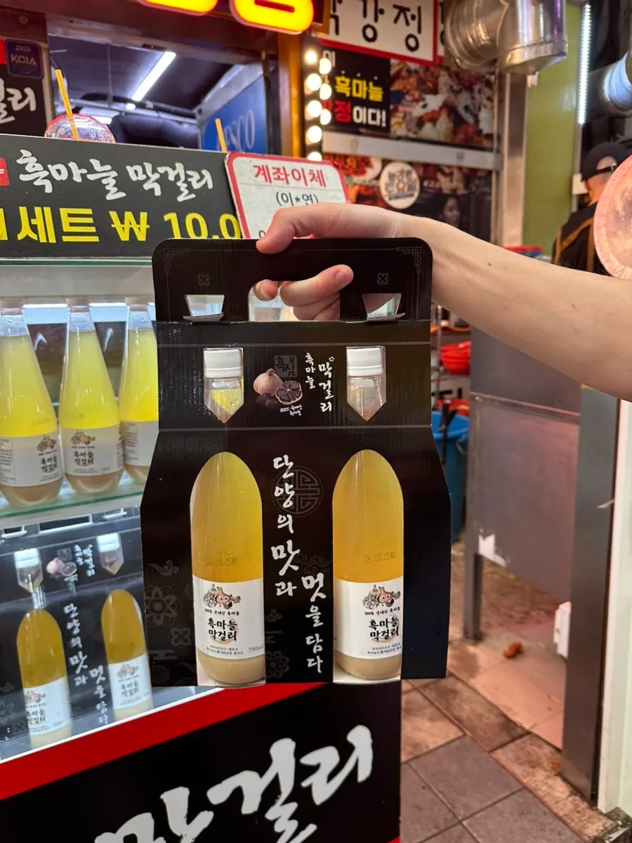 Two-bottle set of black garlic makgeolli