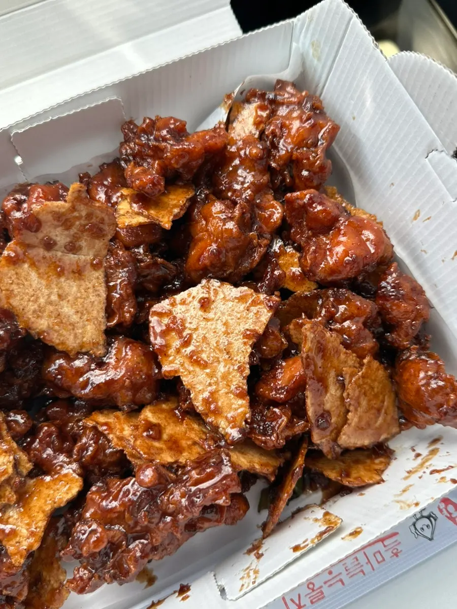 Dakgangjeong box opened in the car