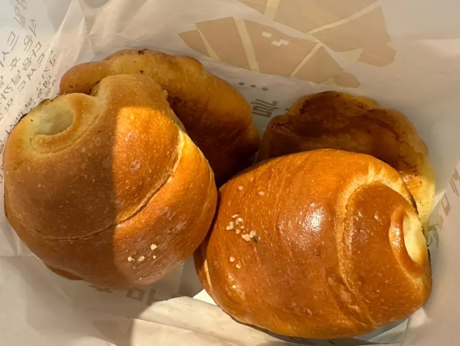 Set of four original salt breads