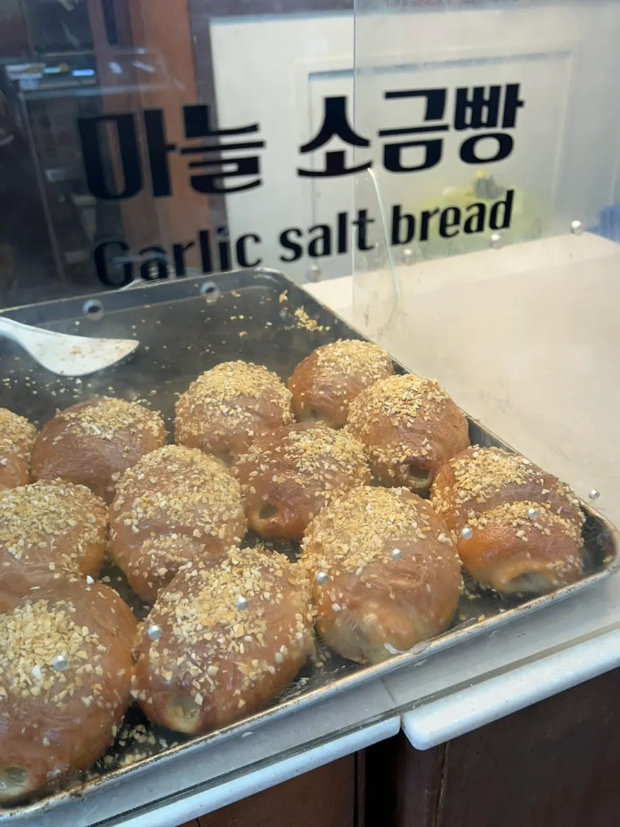 소금빵 판매대 모습