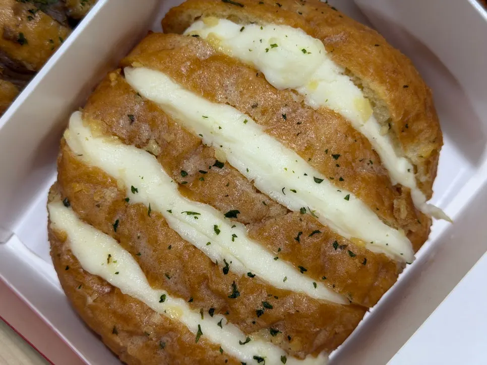 Soft, sweet cream-flavored garlic bread
