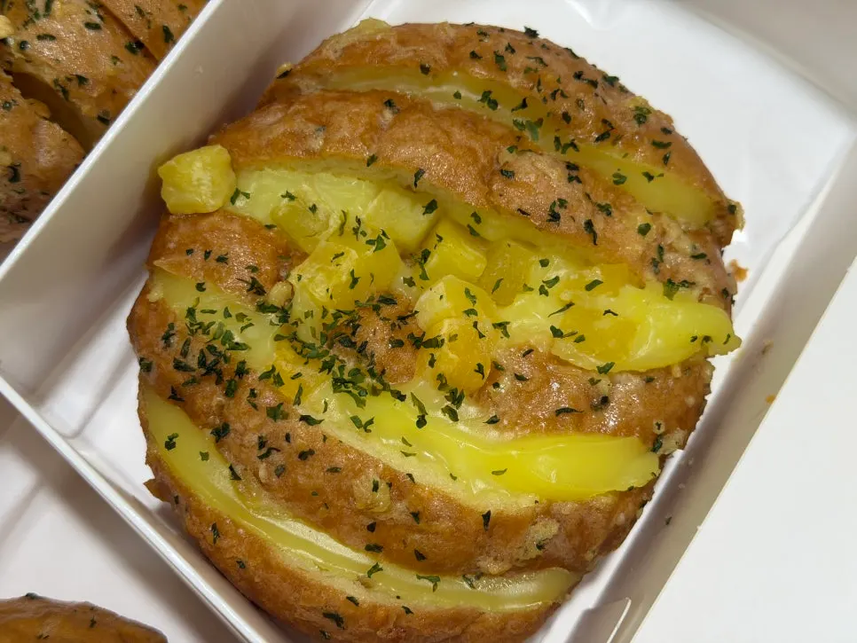 Sweet sweet-potato-flavored garlic bread