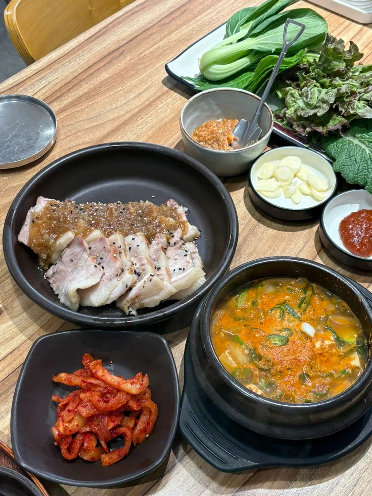 Korean set meal with eight side dishes
