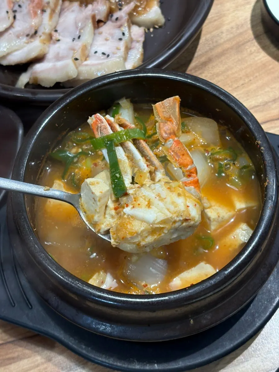 Blue crab doenjang-jjigae and boiled-pork ssambap