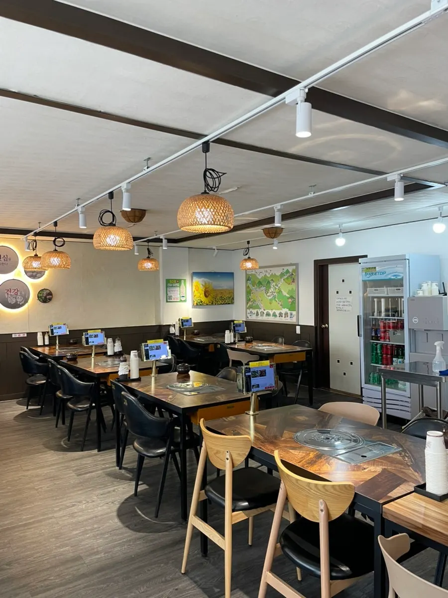 Hall with multiple tables suitable for group visits