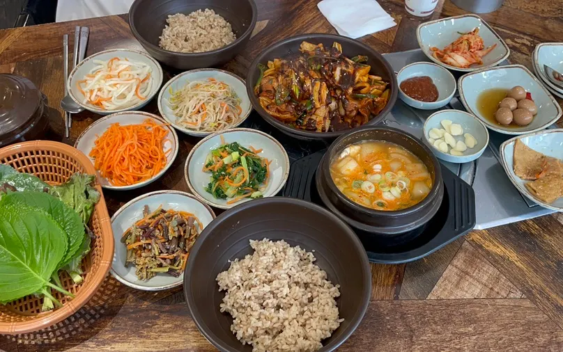 Table at Heukmaneul Boribap after finishing the meal