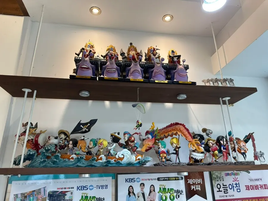 제이비커피 1층 카운터 주변 소품