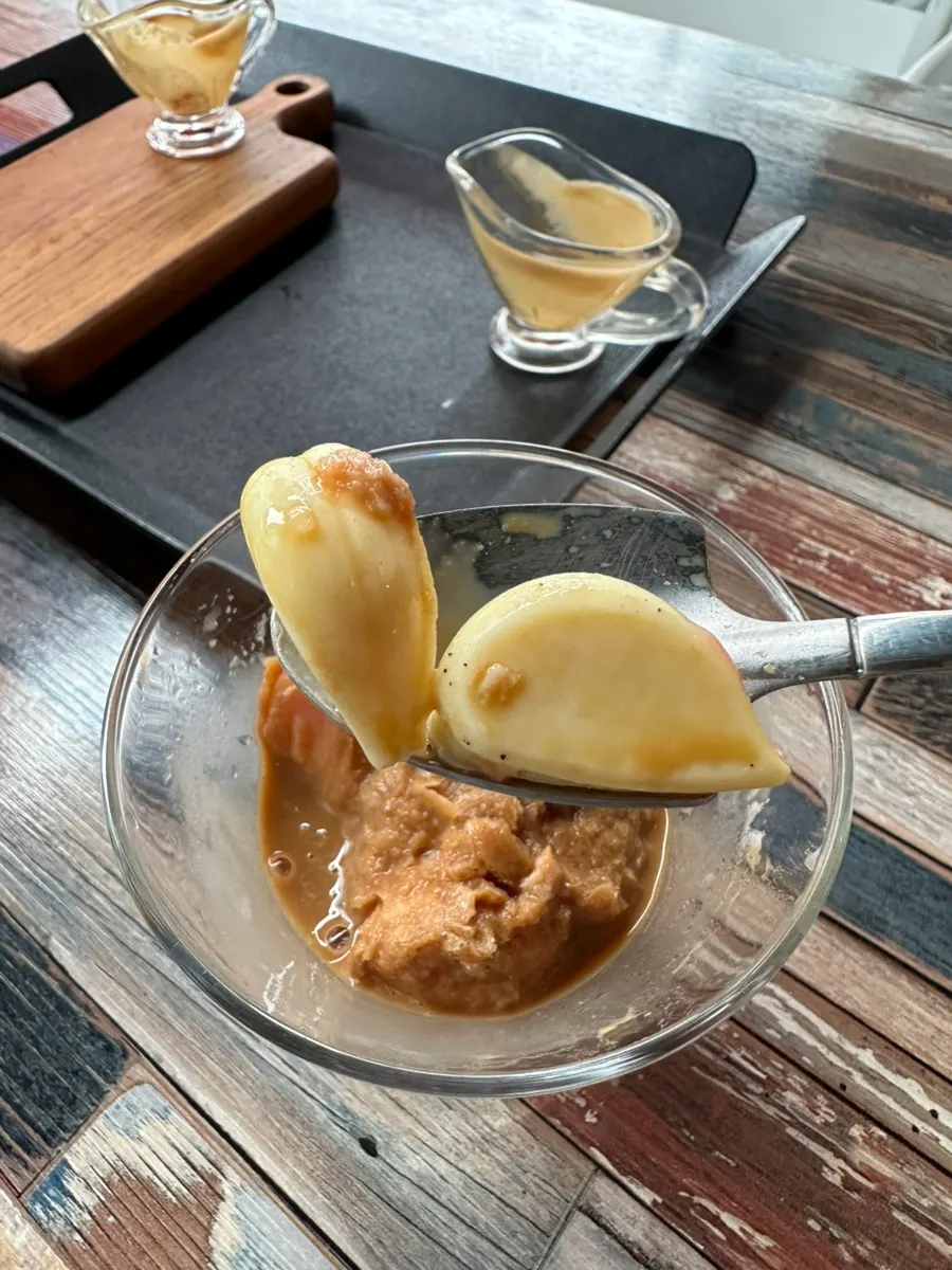 떠먹은 딸기와 바나나 맛 아포가토