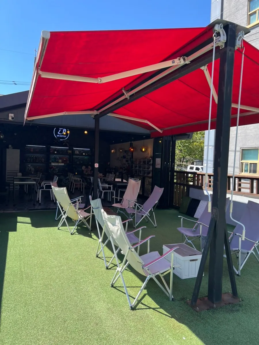 JB Coffee's spacious indoor seating area
