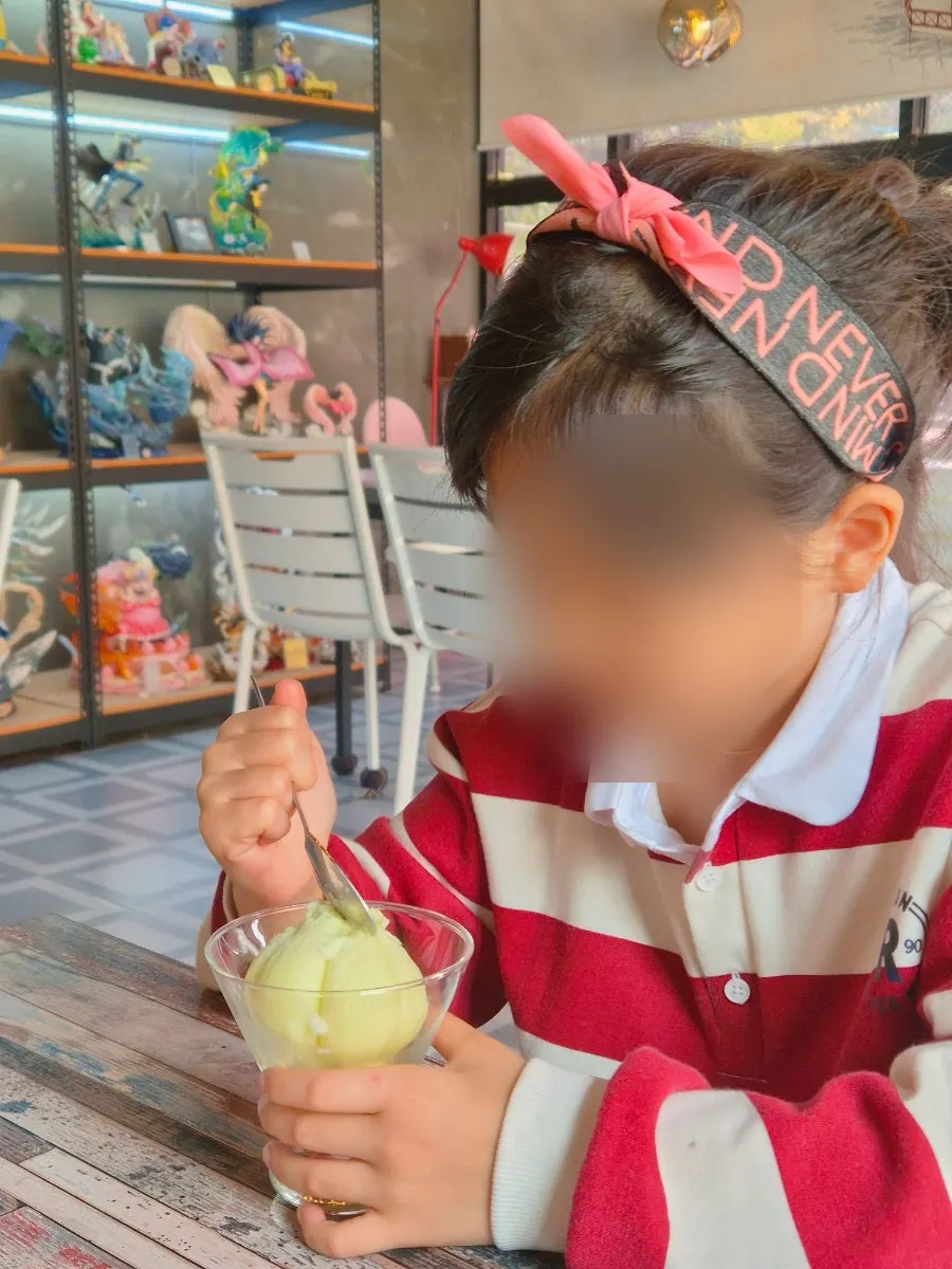 마늘 모양 화이트 초콜릿 조각