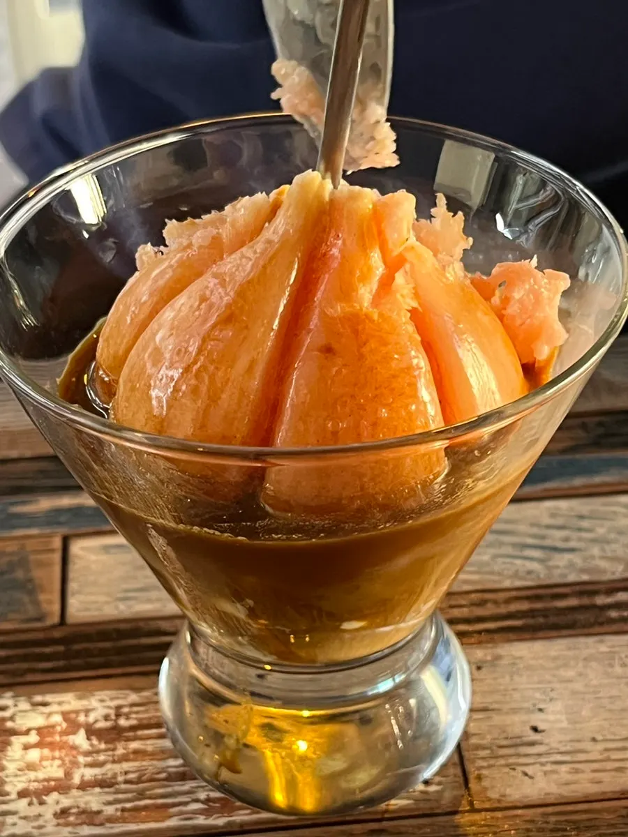 스틱을 꽂아 깨먹은 딸기맛 아이스크림