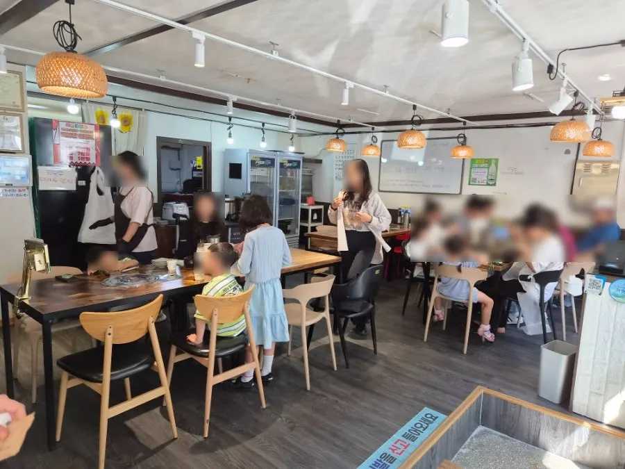 Tables combined for group guests at Heukmaneul Boribap