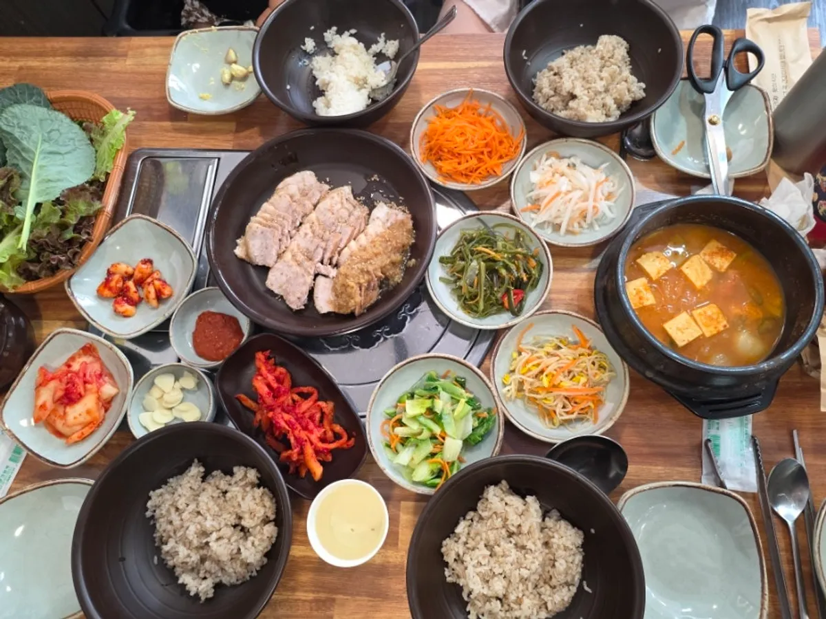 Suyuk for three topped with black garlic sauce