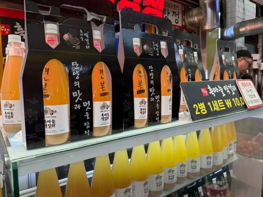 店先に並ぶ黒にんにくマッコリ