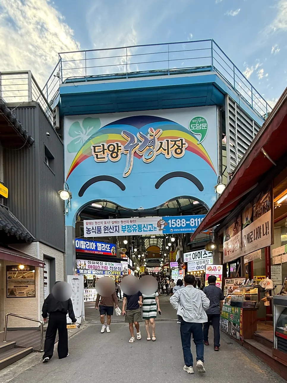 Danyang Gugyeong Market public parking lot and deck path area