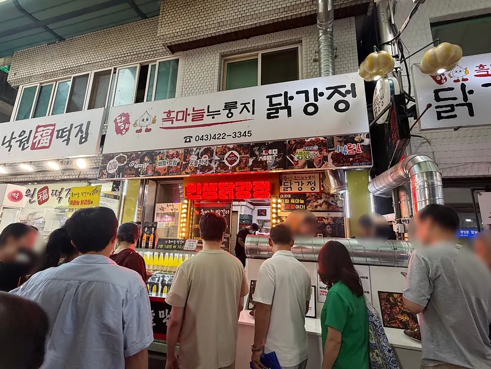 주말 사람이 많은 단양 구경시장 거리