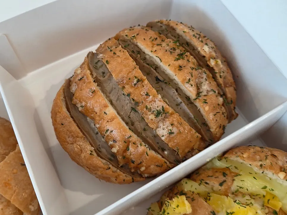 겉바속촉 바게트 마늘빵 단면