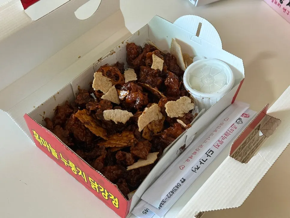 The dakgangjeong set with chicken radish and chopsticks
