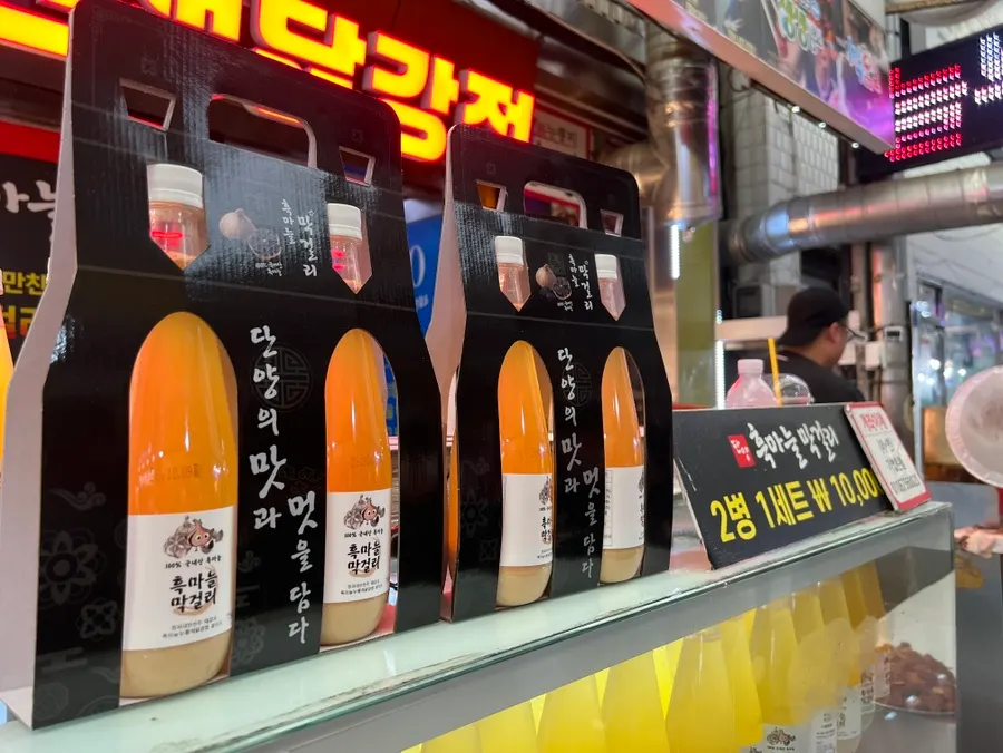 닭강정과 함께 챙긴 흑마늘막걸리 병
