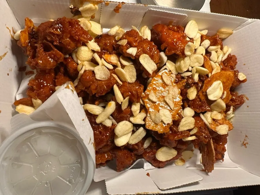 검은색 전용 패키지에 담긴 흑마늘막걸리