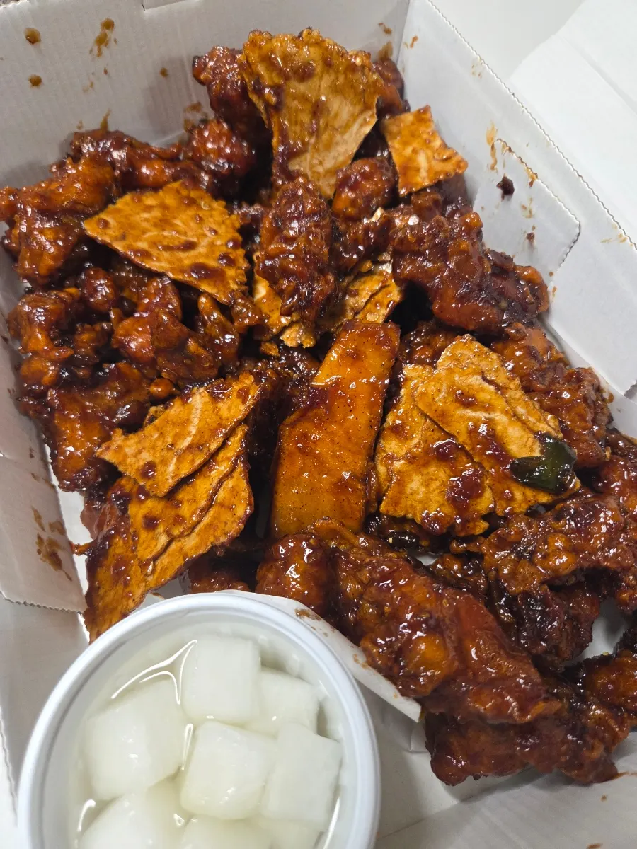 Close-up of dakgangjeong mixed with nurungji and cheongyang chili