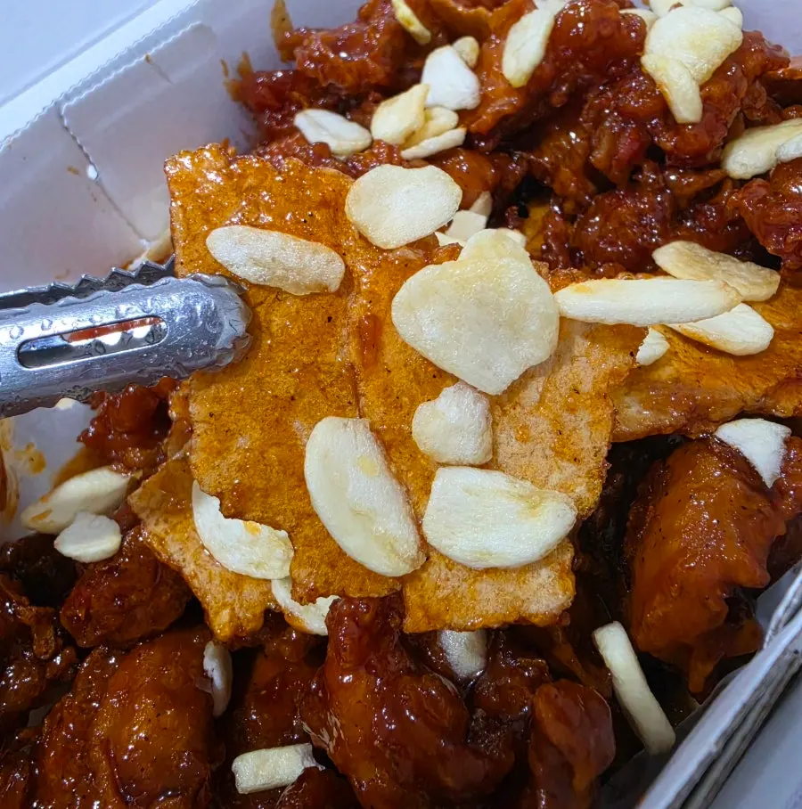 Bite-sized pieces of fried dakgangjeong