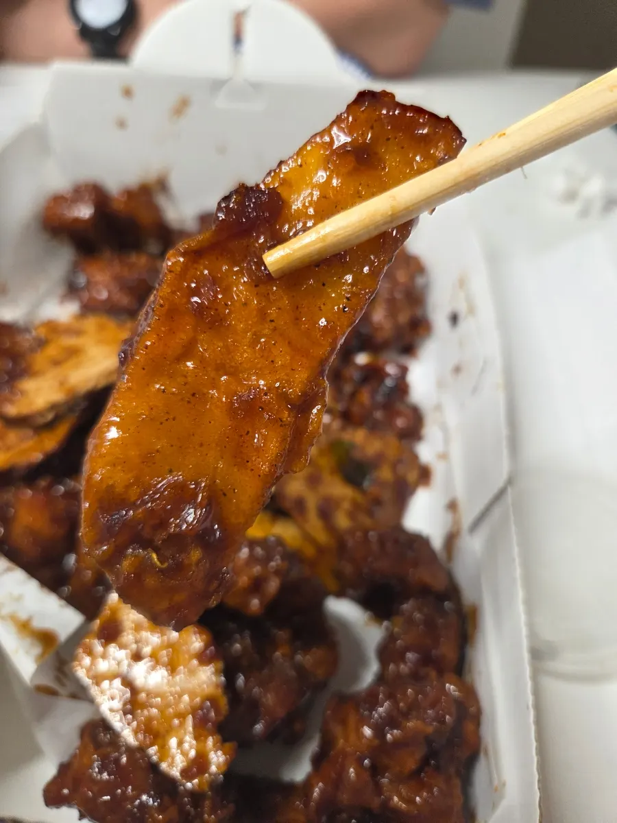 Plump fried fries served together with the dakgangjeong