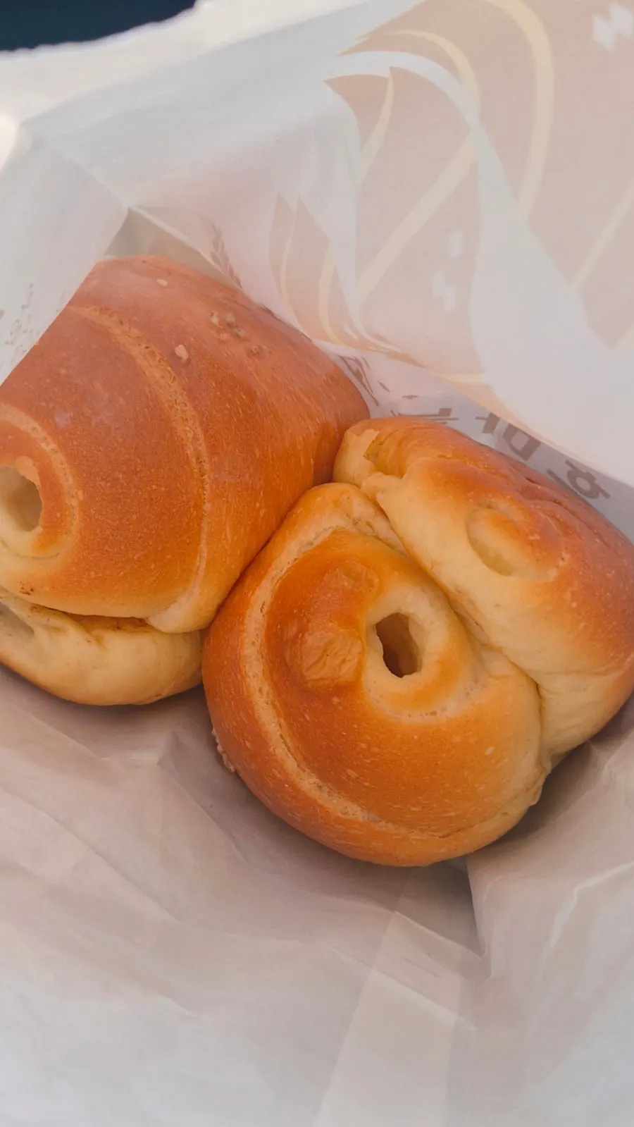 The purchased Set 2 of Black Garlic Salt Bread