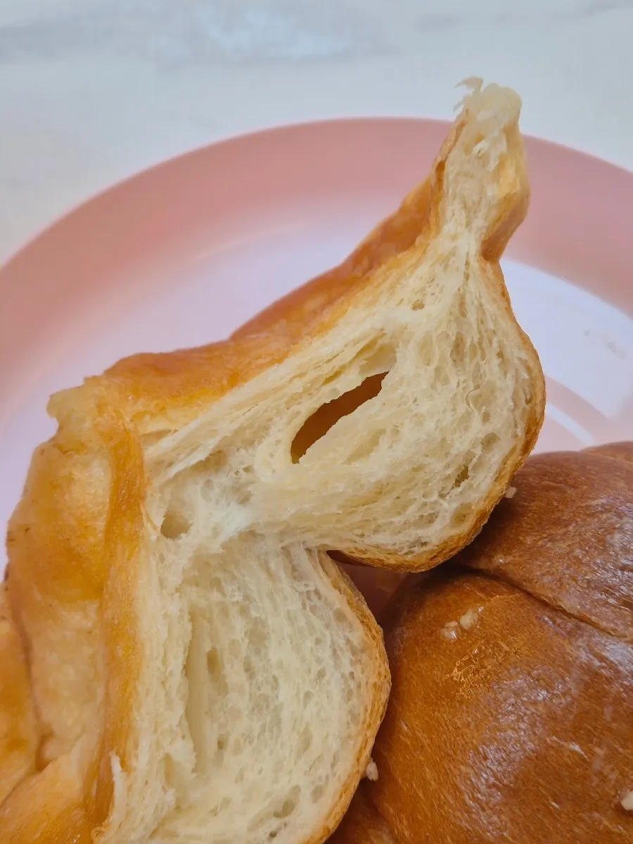 Salt bread served together with milk