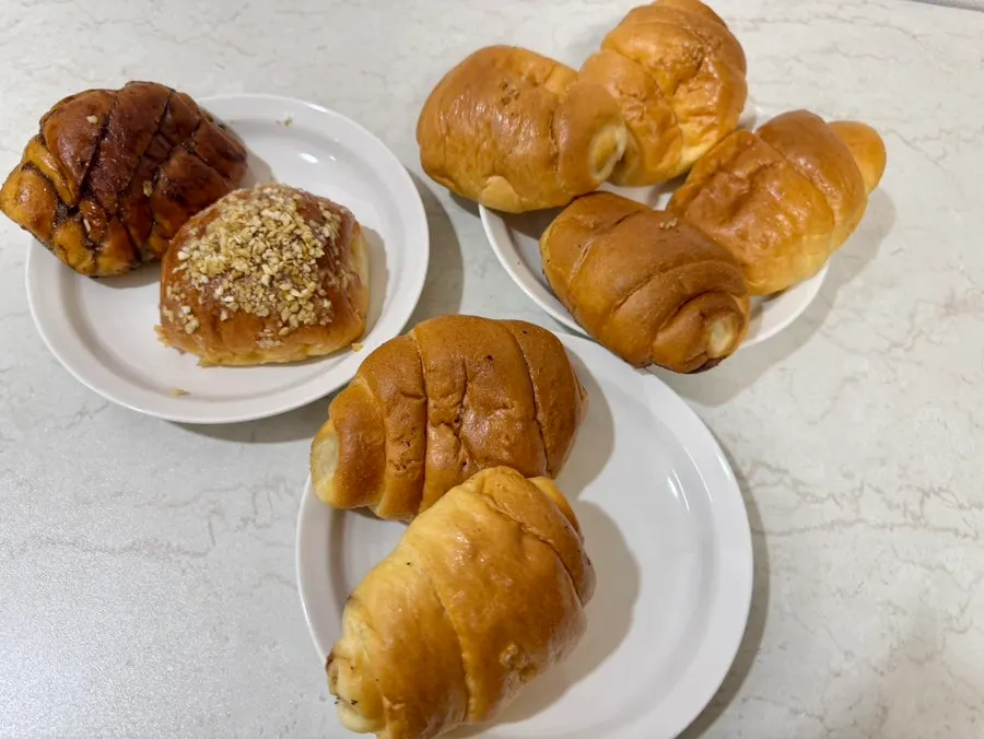 숙소에서 꺼낸 소금빵 세트 포장