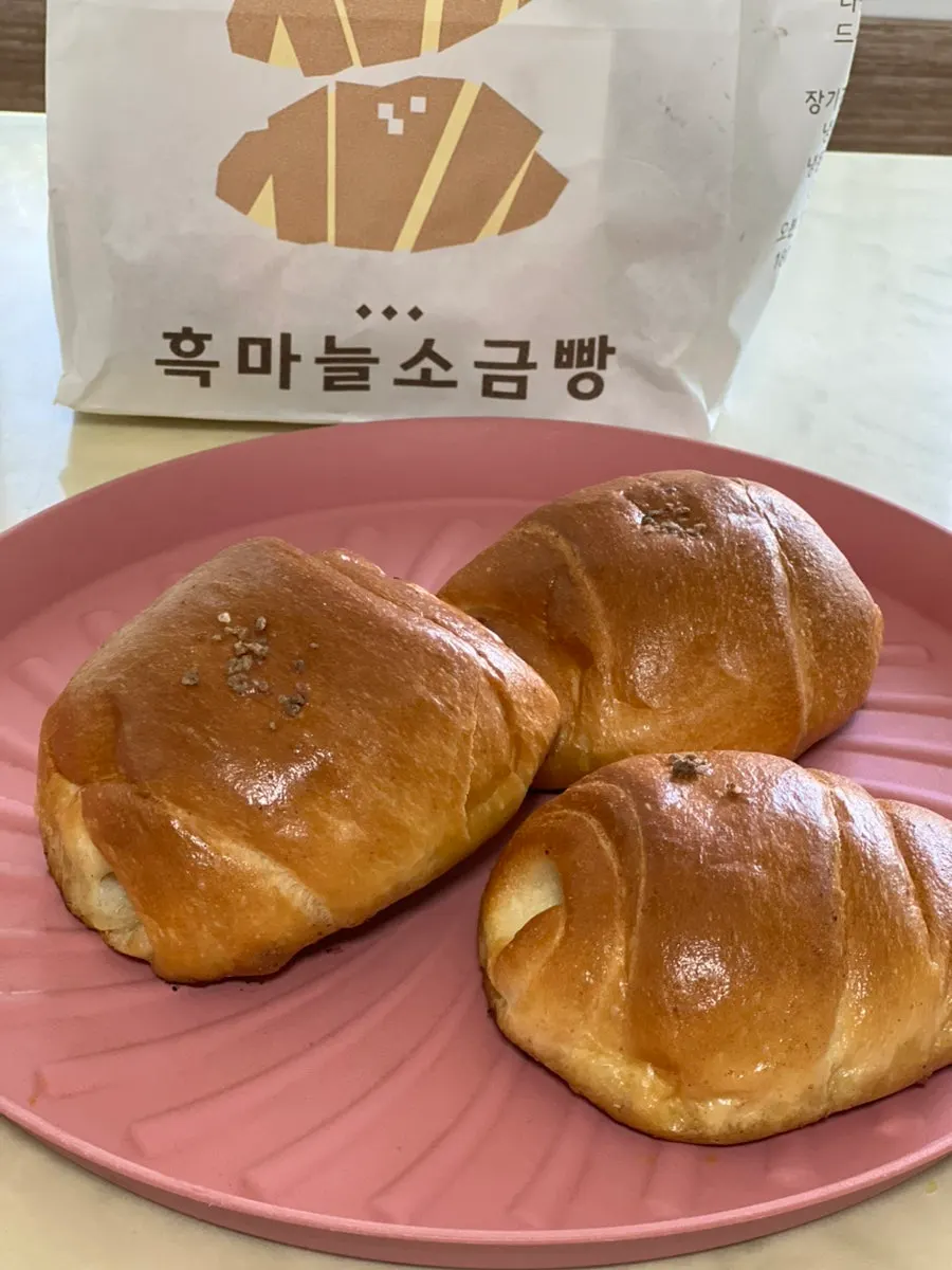 포장해 온 소금빵 세트 구성