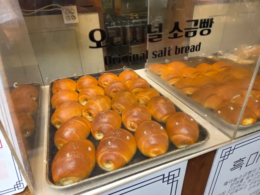 단양 유일 마늘 소금빵 판매대 모습
