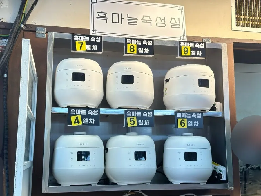 흑마늘소금빵 세트와 단품 메뉴판