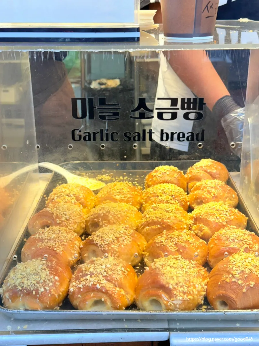 Holding the original salt bread