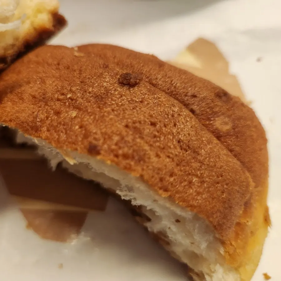 Streusel salt bread topped with crumble