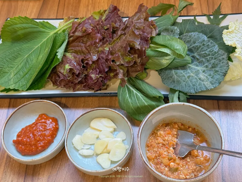 식사 전 세팅된 테이블