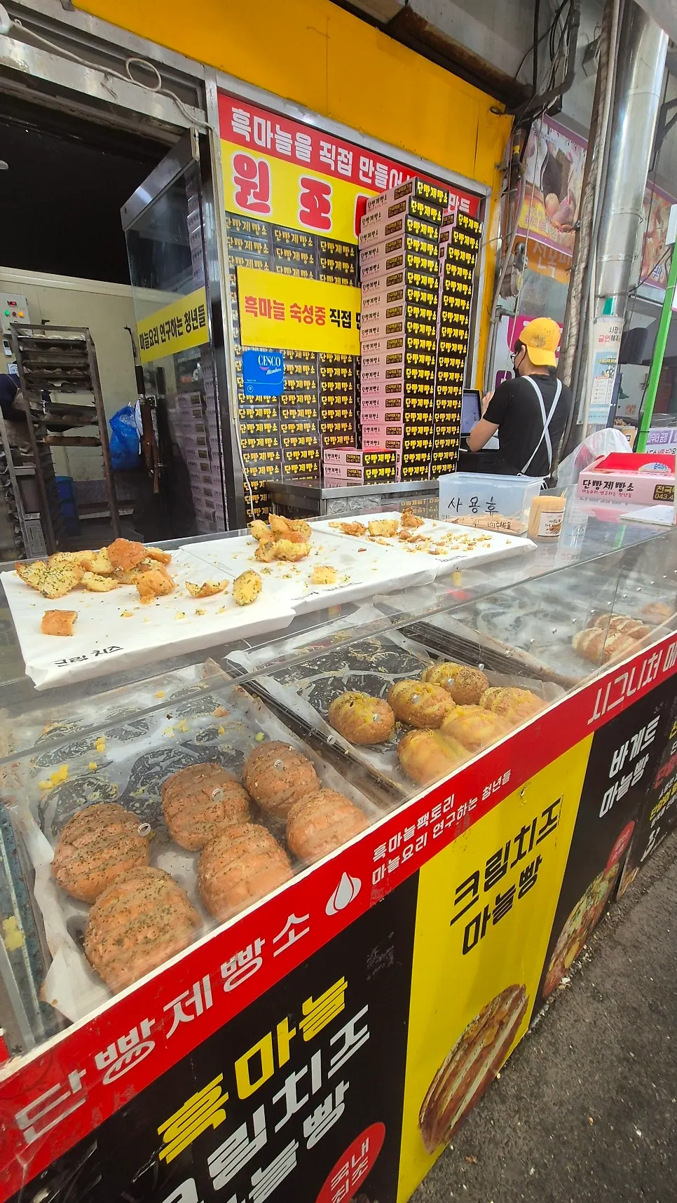Display case with freshly baked garlic bread