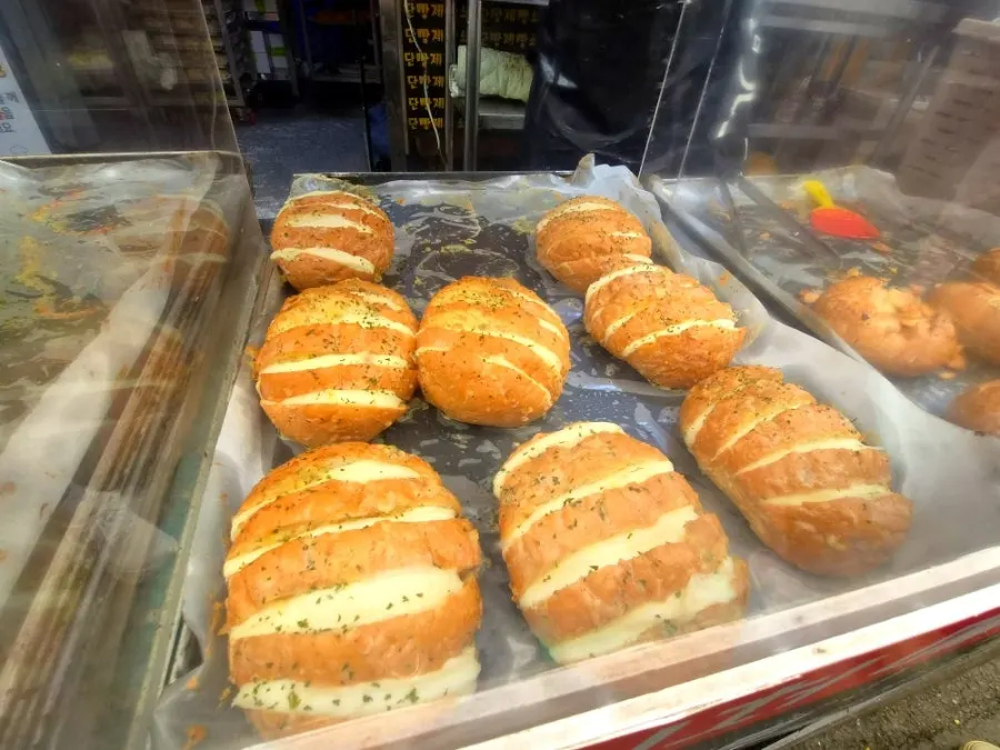 진열된 단양마늘빵 단품