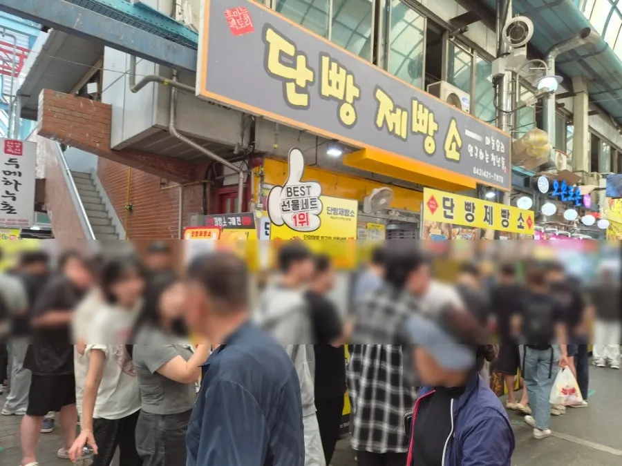 바삭하게 구워진 마늘빵 클로즈업
