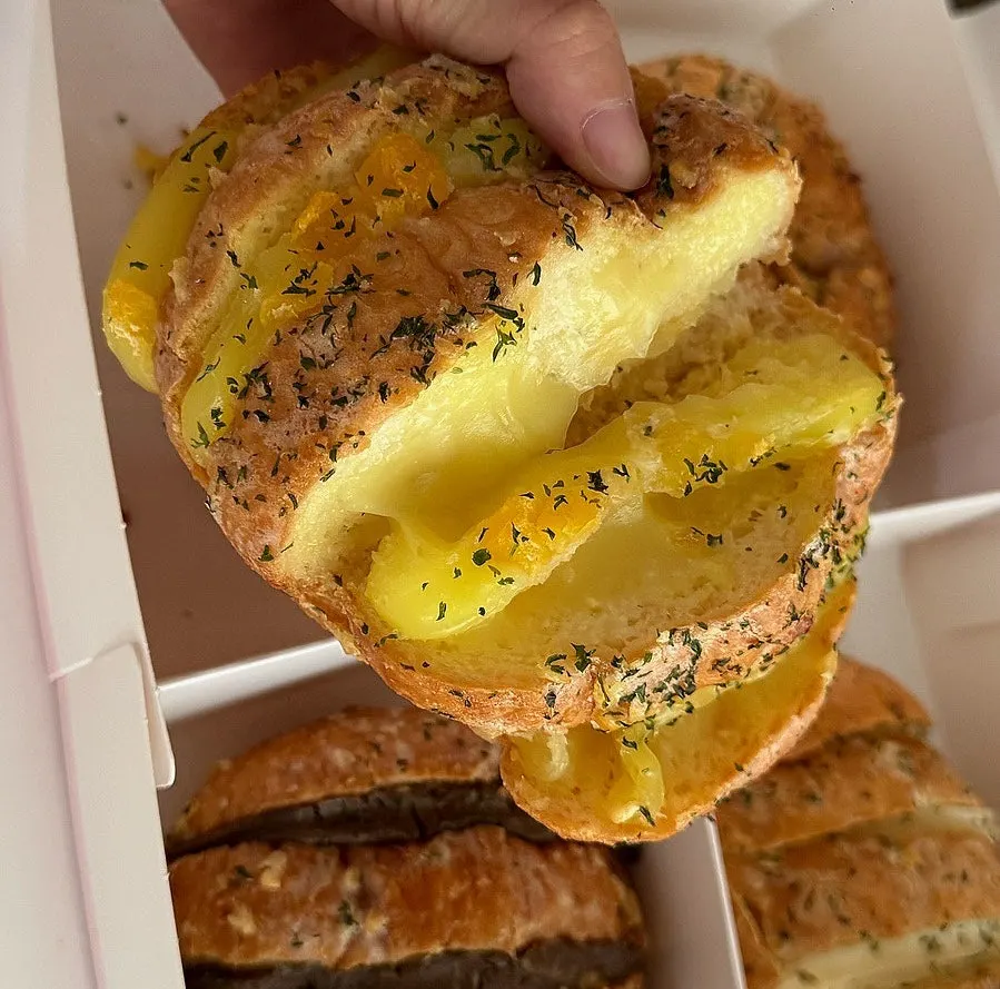 Various types of garlic bread from Danppang Bakery