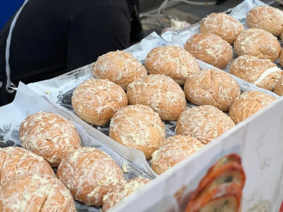 Cream cheese garlic bread from Danppang Bakery