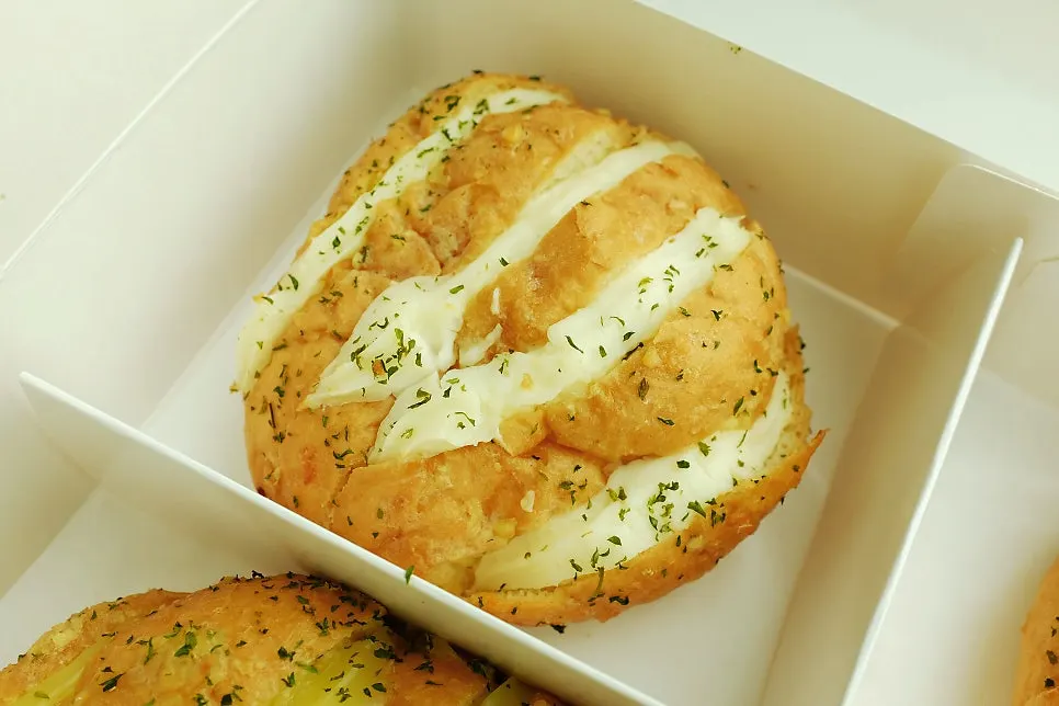 흑마늘 크림치즈 마늘빵 클로즈업