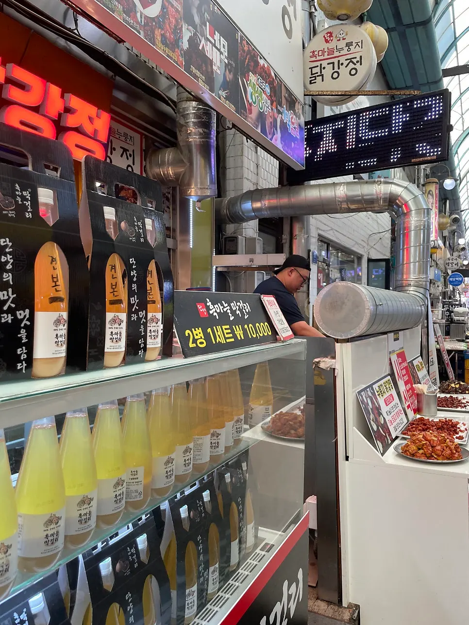 タッカンジョンと一緒に販売されているマッコリの陳列