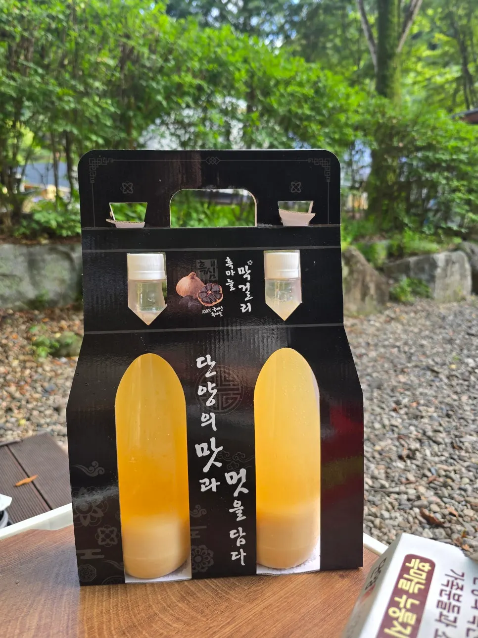 흑마늘누룽지닭강정과 마늘막걸리 조합