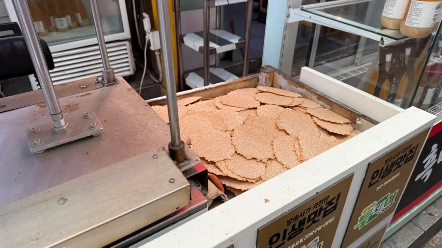 Freshly toasted, crispy nurungji