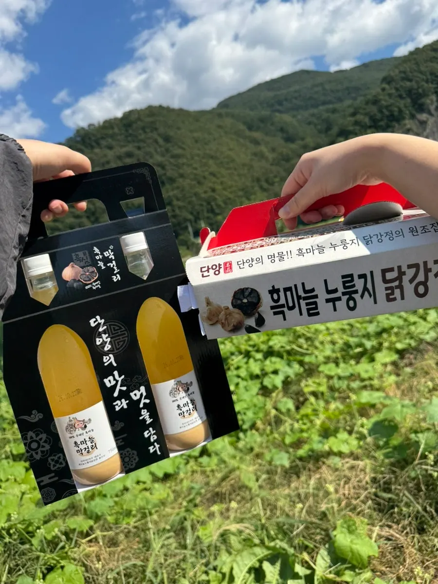 닭강정과 흑마늘 막걸리 야식 상차림