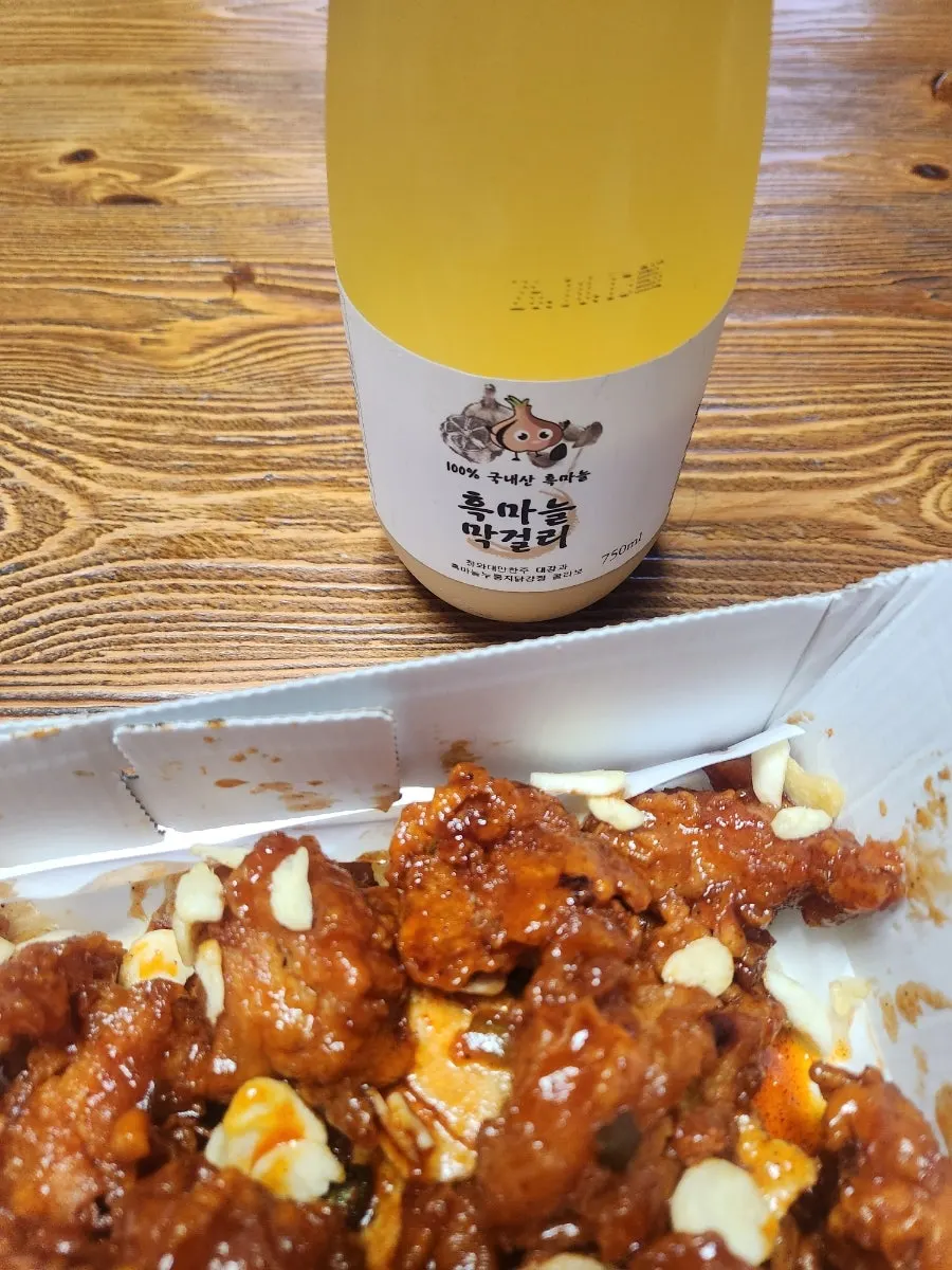 Black garlic makgeolli served alongside dakgangjeong