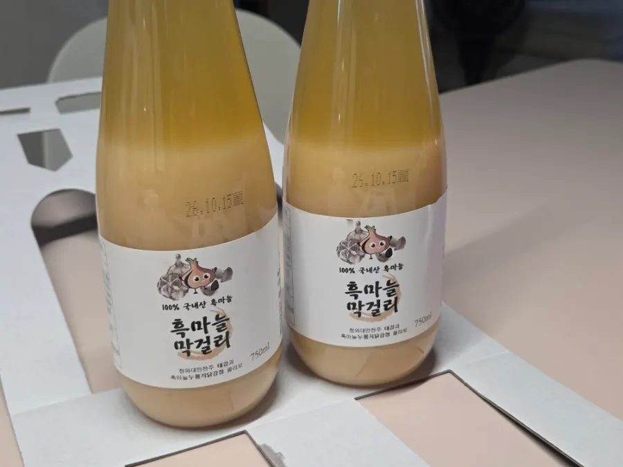 Dakgangjeong and makgeolli as travel gifts